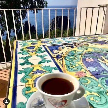 Villacore Capri